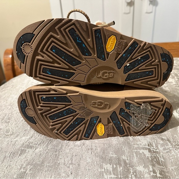 UGG  Viki Waterproof Lace Up  Boots US Sz 7.5 Brown Leather & Shearling - Picture 9 of 9